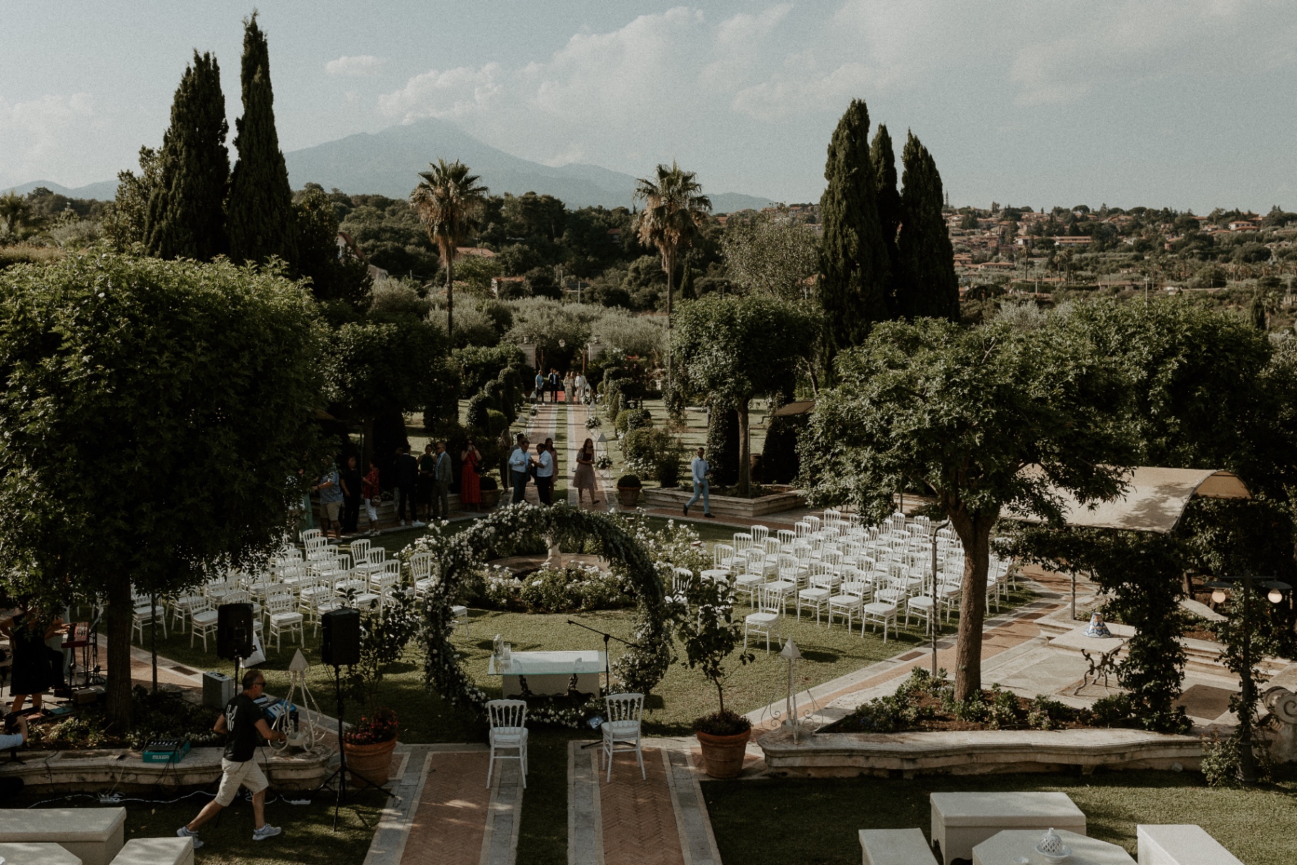 Freie Trauung in einem Villengarten auf Sizilien mit Blick auf den Ätna